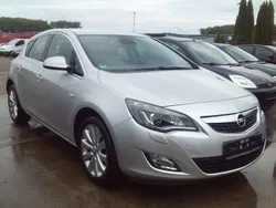 Silber Gebraucht 2011 Opel Astra Innovation Limousine | 5.498 € (Fairer Preis)