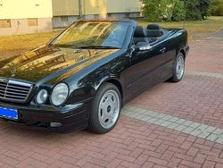 Schwarz Gebraucht 2001 Mercedes CLK200 Elegance Cabrio | 8.800 € (Teuer)