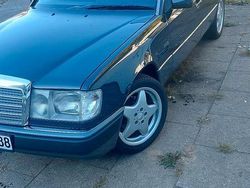 Schwarz Gebraucht 1993 Mercedes 200 Kleinwagen | 5.700 €