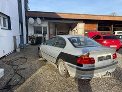Silber Gebraucht 1999 BMW 323 Limousine | 590 €