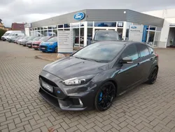 Grau Gebraucht 2017 Ford Focus RS Limousine | 29.990 €