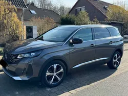 Grau Gebraucht 2022 Peugeot 5008 GT Van / Kleinbus | 29.500 € (Superpreis)