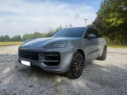 Grau Gebraucht 2024 Porsche Cayenne S SUV | 141.000 €