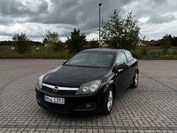 Schwarz Gebraucht 2006 Opel Astra GTC Coupé | 1.600 € (Fairer Preis)