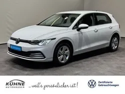 Weiß Gebraucht 2021 VW Golf VIII Life Kleinwagen | 18.180 € (Fairer Preis)