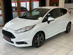 Weiß Gebraucht 2017 Ford Fiesta ST Kleinwagen | 10.900 € (Guter Preis)