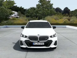 Alpinweiß uni Neu 2024 BMW i5 Sport Line Limousine | 78.309 €