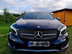 Schwarz Gebraucht 2015 Mercedes GLA200 AMG line SUV | 18.500 €