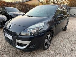 Grau Gebraucht 2011 Renault Scénic III Bose Edition Van / Kleinbus | 7.890 € (Fairer Preis)