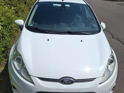 Weiß Gebraucht 2012 Ford Fiesta Titanium Kleinwagen | 4.999 € (Fairer Preis)