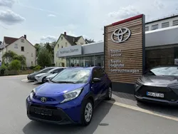 Blau Gebraucht 2023 Toyota Aygo X-play Kleinwagen | 16.490 € (Fairer Preis)