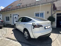 Pearl white multicoat Gebraucht 2023 Tesla Model Y Long Range SUV | 38.990 € (Guter Preis)