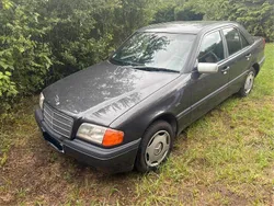 Andere außenfarben Gebraucht 1994 Mercedes C200 Limousine | 1.500 €