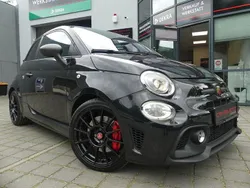 Schwarz (metallic) Gebraucht 2023 Abarth 695 Kleinwagen | 26.800 € (Guter Preis)