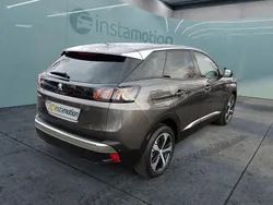 Grau Gebraucht 2022 Peugeot 3008 Van / Kleinbus | 27.399 € (Fairer Preis)