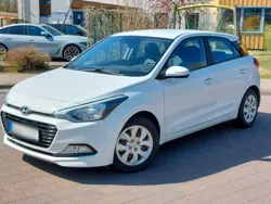 Weiß Gebraucht 2017 Hyundai i20 Trend Kleinwagen | 9.450 € (Fairer Preis)