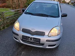 Silber Gebraucht 2003 Toyota Yaris Kleinwagen | 1.499 €