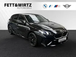 Saphirschwarz metallic Gebraucht 2024 BMW 120 M Sport Kleinwagen | 36.390 € (Guter Preis)