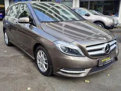 Braun Gebraucht 2012 Mercedes B200 Van / Kleinbus | 13.990 € (Fairer Preis)