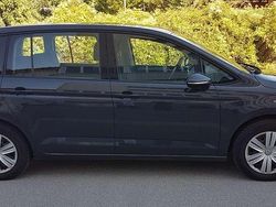 Grau Gebraucht 2018 VW Touran Trendline Van / Kleinbus | 12.900 € (Fairer Preis)