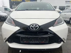 Weiß Gebraucht 2015 Toyota Aygo X-play Kleinwagen | 8.750 € (Guter Preis)