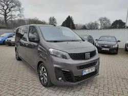 Grau Gebraucht 2022 Fiat E-Ulysse Lounge Van / Kleinbus | 48.990 €