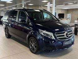 Cavansitblau Gebraucht 2017 Mercedes 220 Edition Van / Kleinbus | 31.999 €