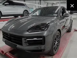 Grau Gebraucht 2024 Porsche Cayenne SUV | 97.500 €