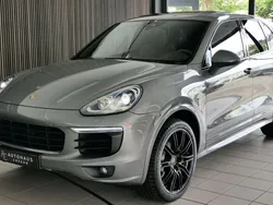 Grau Gebraucht 2015 Porsche Cayenne SUV | 29.900 € (Etwas zu teuer)
