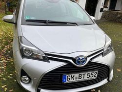 Silber Gebraucht 2015 Toyota Yaris Hybrid Kleinwagen | 10.500 € (Guter Preis)