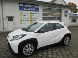 Weiß Gebraucht 2022 Toyota Aygo X-play Kleinwagen | 11.900 € (Guter Preis)