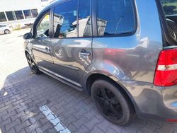 Grau Gebraucht 2004 VW Touran Van / Kleinbus | 1.800 € (Fairer Preis)