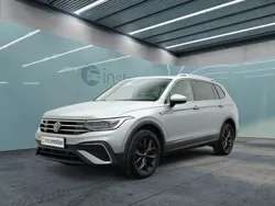 Silber Gebraucht 2024 VW Tiguan Allspace Move SUV | 39.249 € (Fairer Preis)