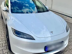 Weiß Gebraucht 2023 Tesla Model 3 Limousine | 41.990 €