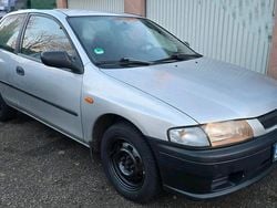 Silber Gebraucht 1996 Mazda 323 Kleinwagen | 850 € (Fairer Preis)