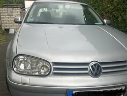 Silber Gebraucht 2002 VW Golf IV Kleinwagen | 2.500 € (Fairer Preis)