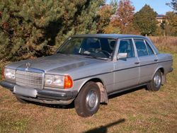 Silber Gebraucht 1982 Mercedes E230 Limousine | 5.600 €