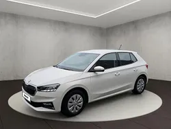 Candyweiß Gebraucht 2024 Skoda Fabia Essence Limousine | 15.900 € (Guter Preis)