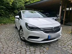 Weiß Gebraucht 2018 Opel Astra Active Kombi | 13.200 € (Etwas zu teuer)