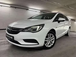 Weiß Gebraucht 2016 Opel Astra Edition Kombi | 9.900 € (Fairer Preis)