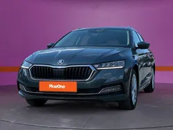 Grau Gebraucht 2022 Skoda Octavia Limousine | 21.960 € (Superpreis)
