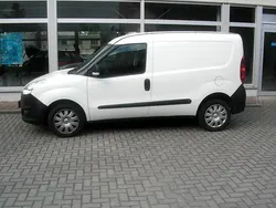 Weiß Gebraucht 2018 Opel Combo Van / Kleinbus | 12.250 € (Guter Preis)