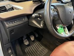 Weiß Gebraucht 2013 Peugeot 2008 SUV | 5.500 € (Fairer Preis)