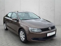 Braun Gebraucht 2011 VW Jetta Trendline Limousine | 6.490 € (Fairer Preis)
