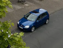 Blau Gebraucht 2004 VW Golf V Limousine | 2.700 € (Teuer)