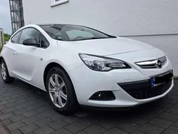 Weiß Gebraucht 2017 Opel Astra Active Coupé | 11.500 € (Fairer Preis)