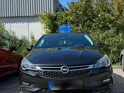 Schwarz Gebraucht 2016 Opel Astra Limousine | 9.100 € (Fairer Preis)