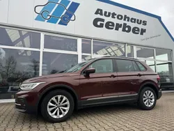 Braun Gebraucht 2021 VW Tiguan Life SUV | 24.959 € (Fairer Preis)