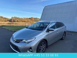 Grau Gebraucht 2015 Toyota Auris Hybrid Limousine | 8.600 € (Guter Preis)