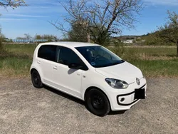Weiß Gebraucht 2015 VW up! Cup Kleinwagen | 6.800 € (Etwas zu teuer)